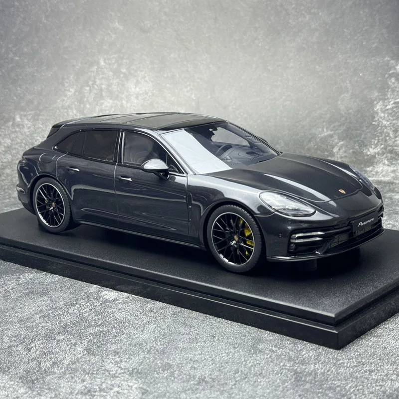 Porsche Panamera Turbo S 1:18 Die-Cast Model 3 Porsche Panamera Turbo S 1:18 Die-Cast Model - Image 3