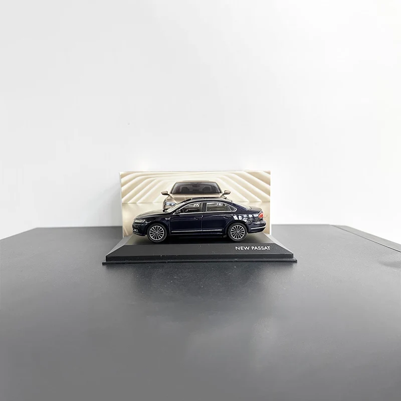 2017 Volkswagen Passat 1:43 Diecast Model 5 2017 Volkswagen Passat 1:43 Diecast Model - Image 5