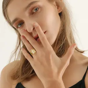 Stainless Steel Women's Floral Ring with Openwork Design 10 Sa2015acb5ca74bffa8e7d4eac9be3b2em