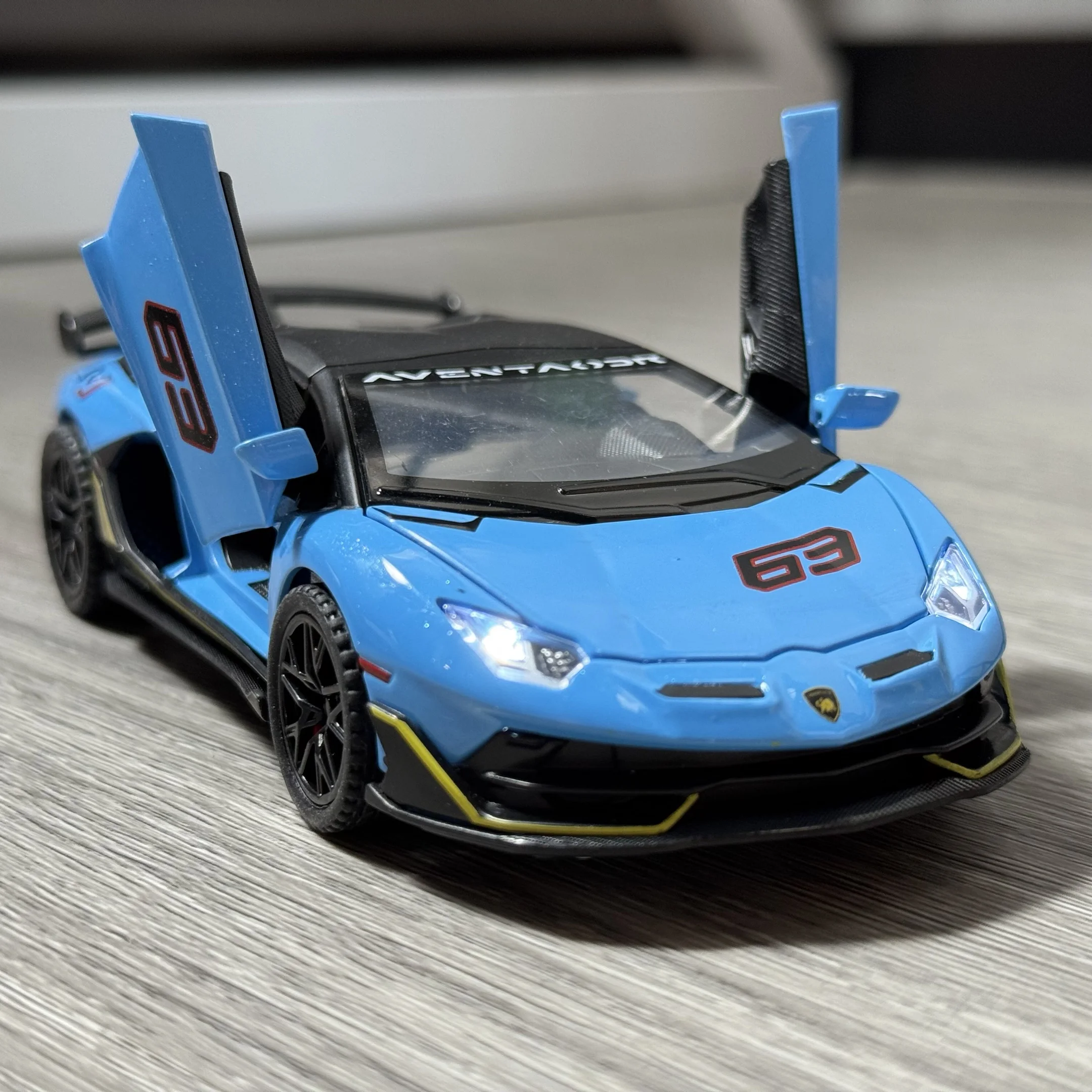 1:32 Scale Aventador SVJ 63 Diecast Model Car 4 1:32 Scale Aventador SVJ 63 Diecast Model Car - Image 4
