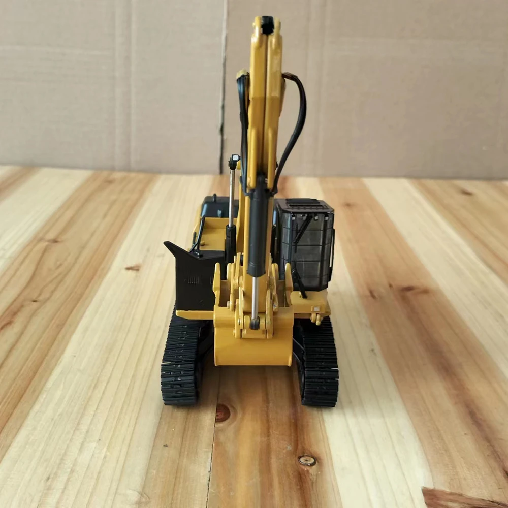 CAT 568GF Excavator Miniature Model 1:50 Scale 4 CAT 568GF Excavator Miniature Model 1:50 Scale - Image 4