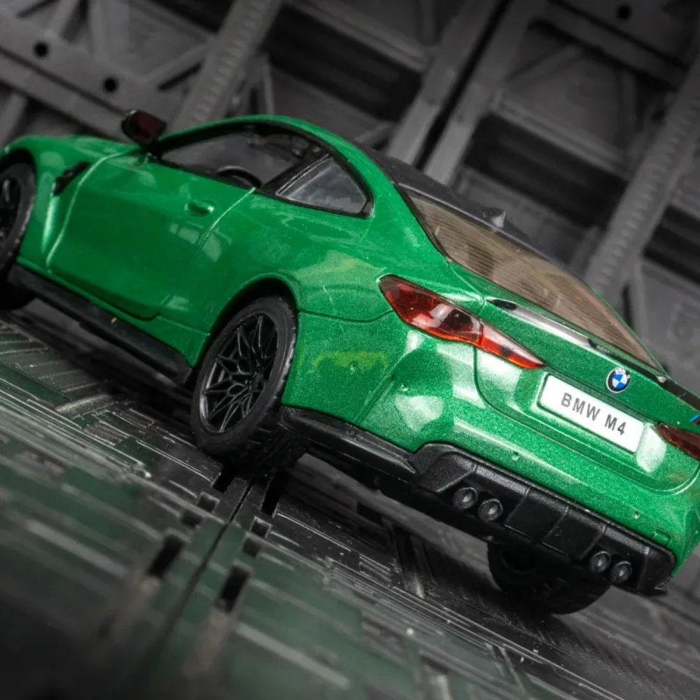 1:32 BMW M4 G82 Diecast Model in Green 4 1:32 BMW M4 G82 Diecast Model in Green - Image 4