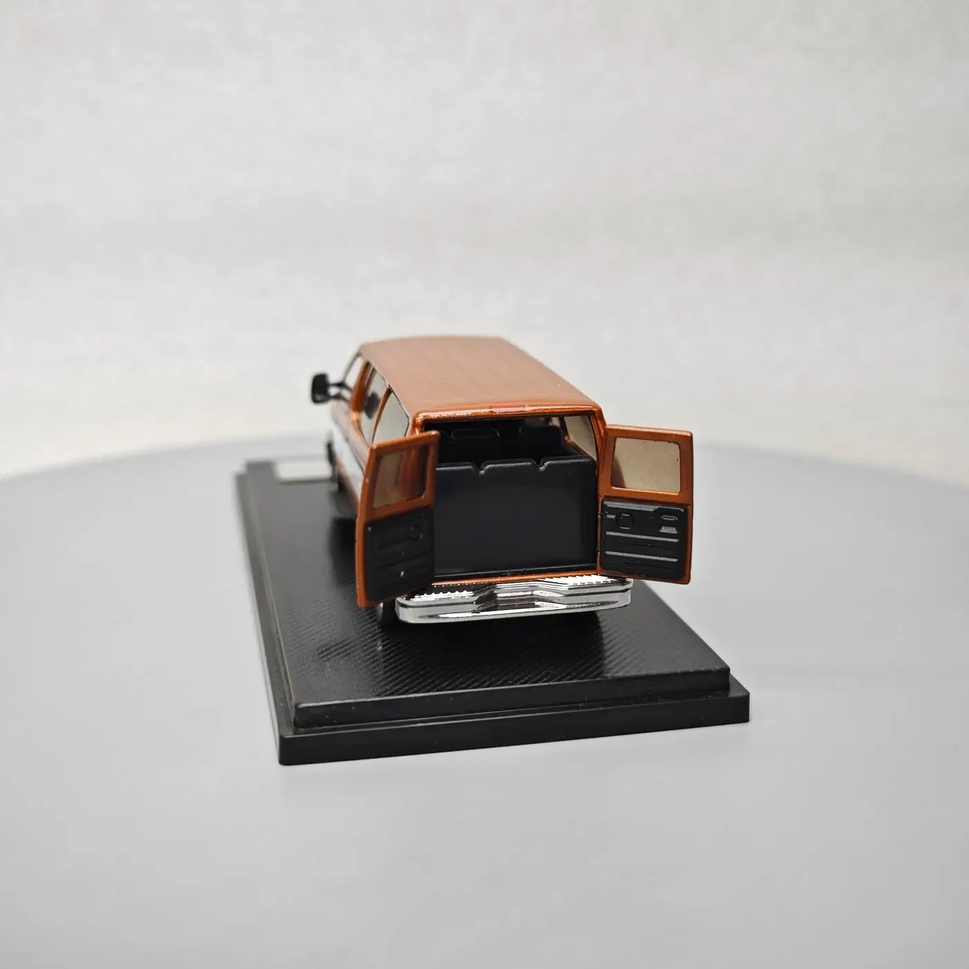 1:64 Ford E350 Van Diecast Model Collectible 2 1:64 Ford E350 Van Diecast Model Collectible - Image 2