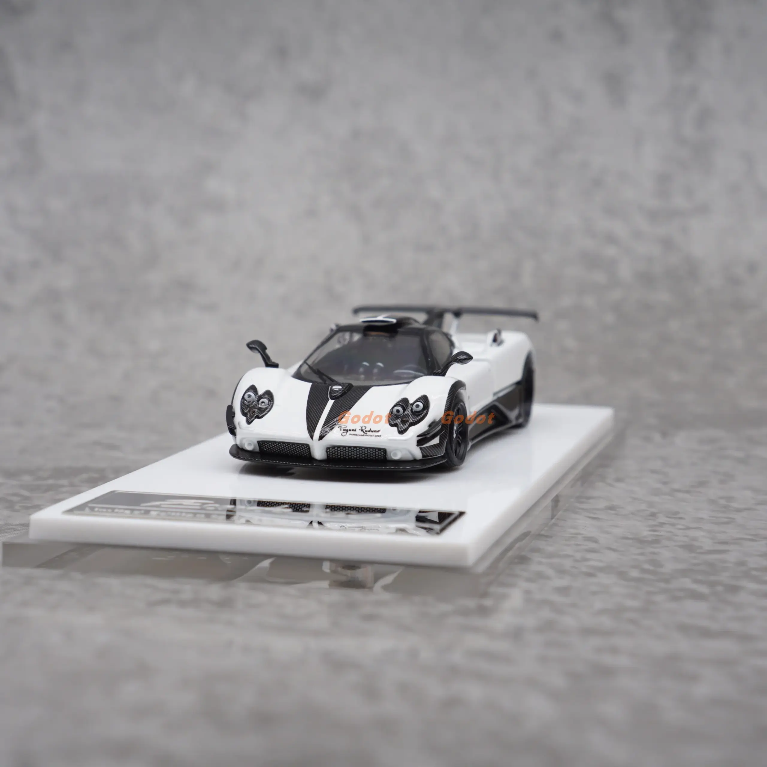 White Pagani Zonda 1:64 Scale Diecast Model 4 White Pagani Zonda 1:64 Scale Diecast Model - Image 4
