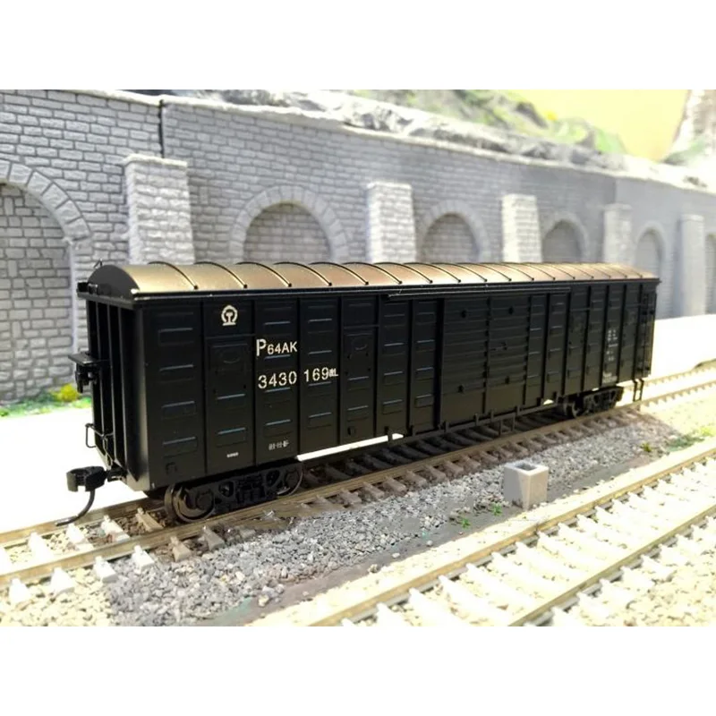 Vintage Red HO Scale Train Carriage Model 2 Vintage Red HO Scale Train Carriage Model - Image 2