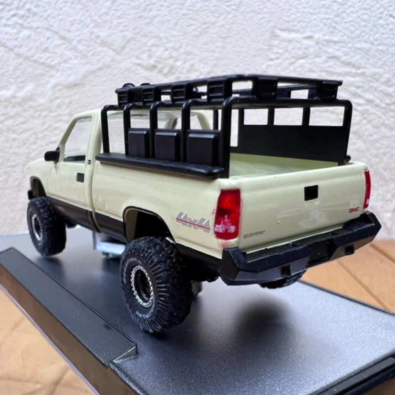 GMC 1500 Diecast Pickup Model 1:64 Scale 3 GMC 1500 Diecast Pickup Model 1:64 Scale - Image 3