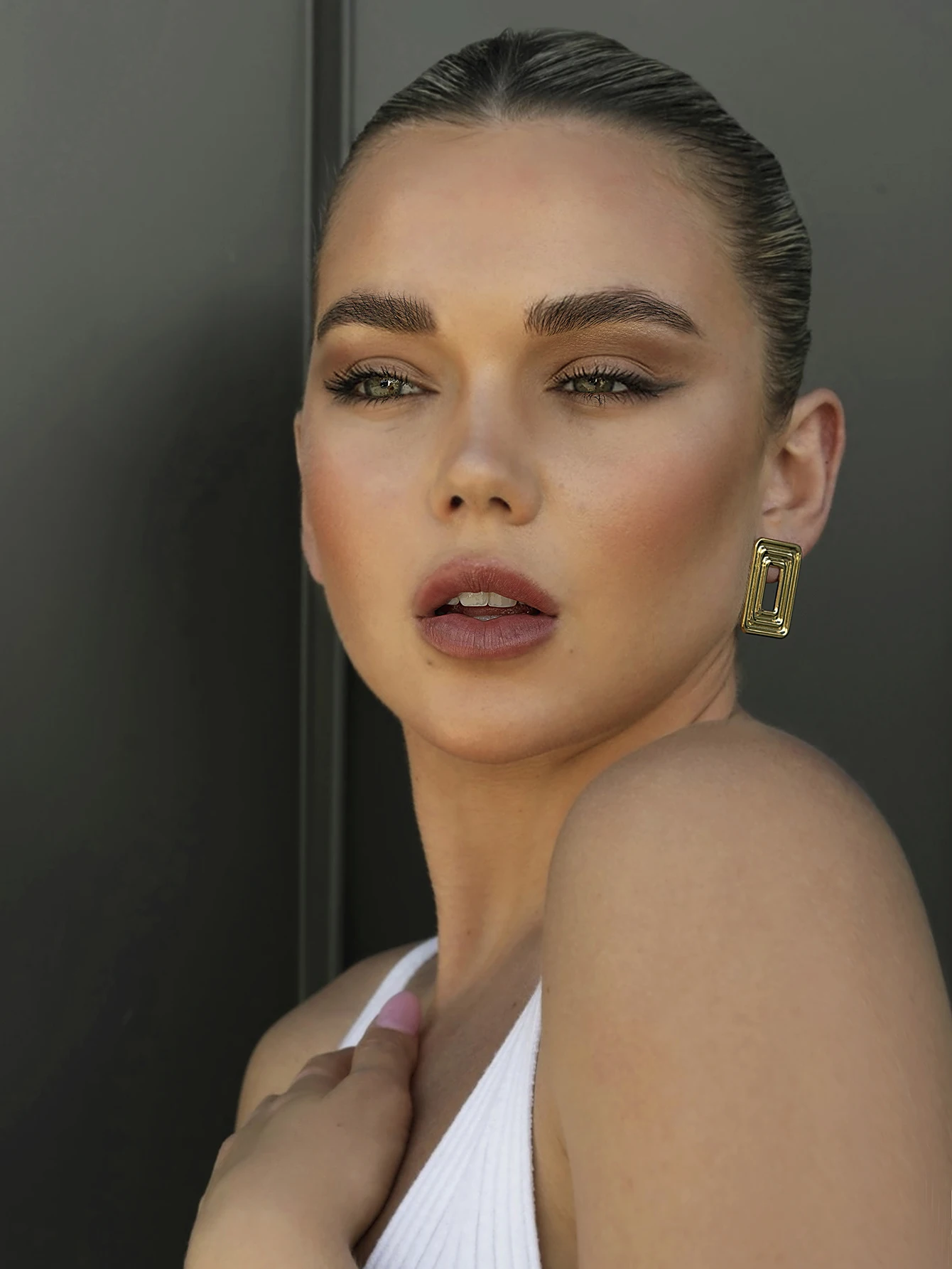 Gold Stainless Steel Square Earrings JDEW2404023 2 Gold Stainless Steel Square Earrings JDEW2404023 - Image 2