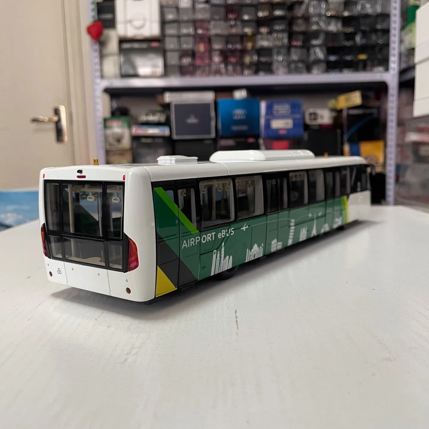 TAM Airport Shuttle Bus Model 1:42 Scale Collectible 4 TAM Airport Shuttle Bus Model 1:42 Scale Collectible - Image 4