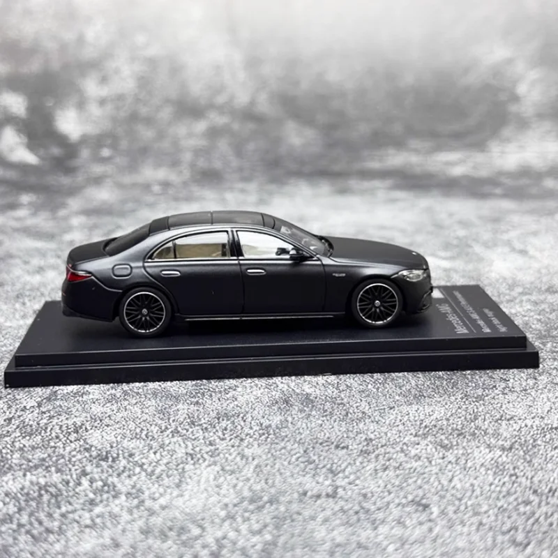 Mercedes-Benz S 63 E Performance 2023 Diecast Model 3 Mercedes-Benz S 63 E Performance 2023 Diecast Model - Image 3