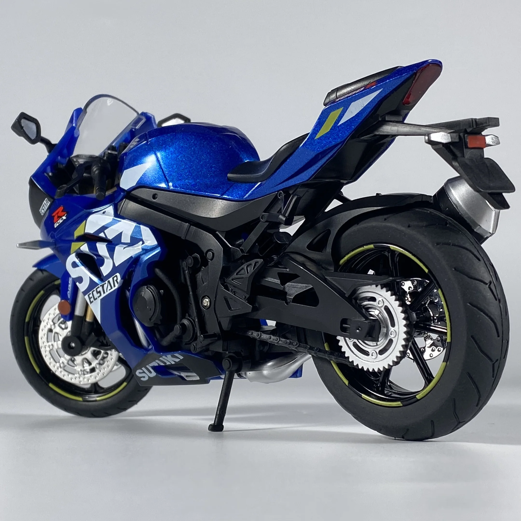 Suzuki GSX1000R 1:12 Scale Diecast Model 5 Suzuki GSX1000R 1:12 Scale Diecast Model - Image 5