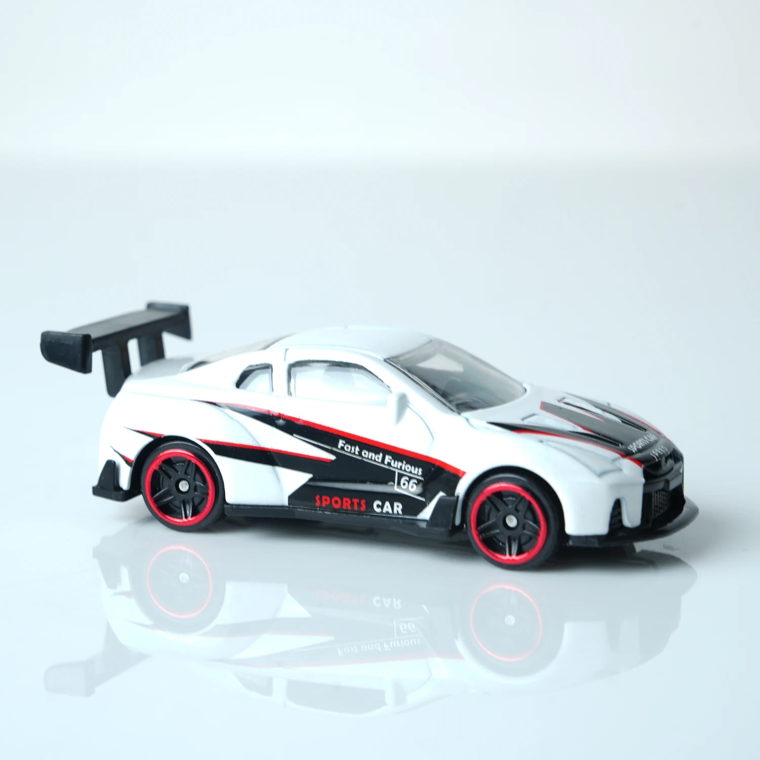 1:64 Racing Car Model in Dawnbreaker Colors 3 1:64 Racing Car Model in Dawnbreaker Colors - Image 3