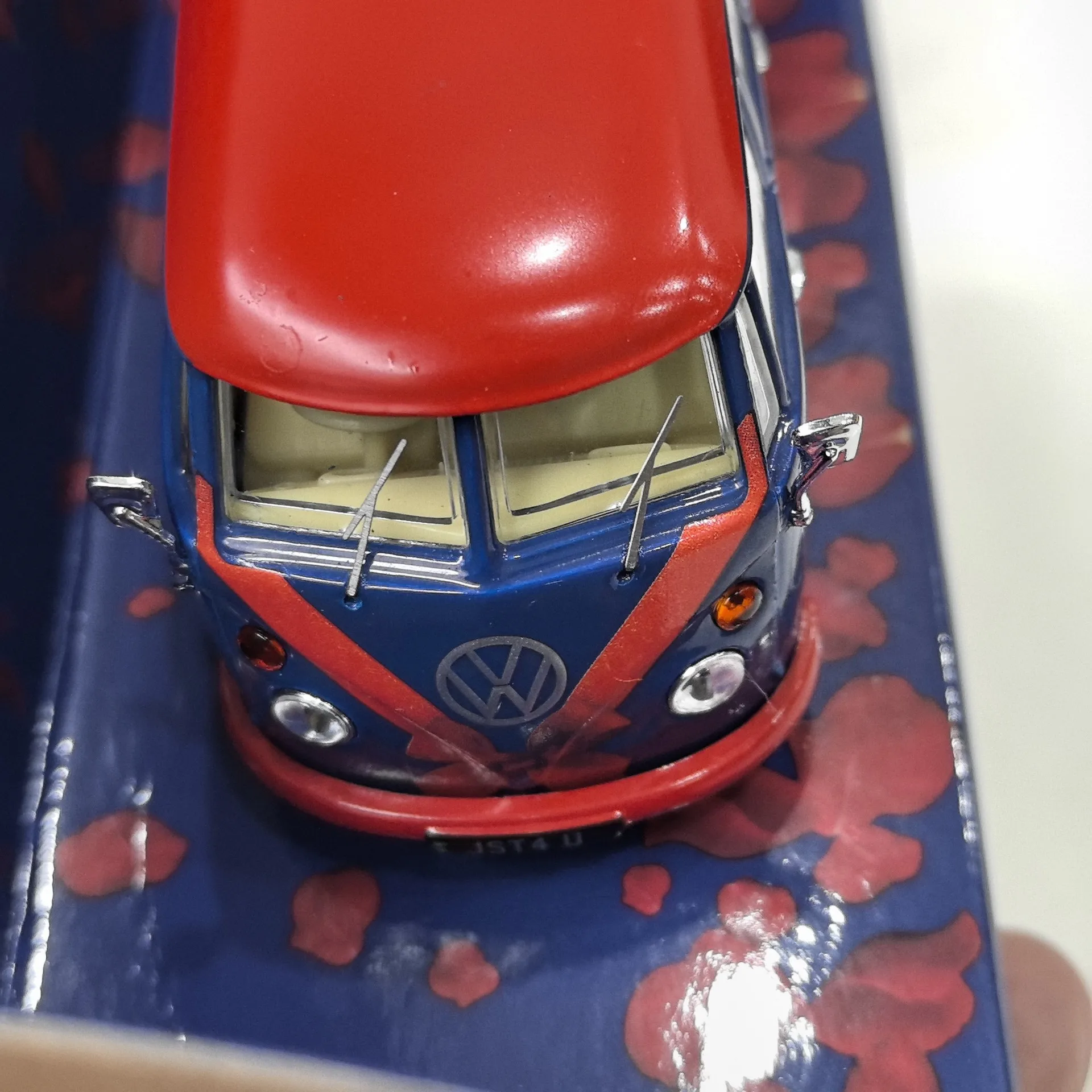 Vintage T1 Bus Model 1:43 Scale Collectible 4 Vintage T1 Bus Model 1:43 Scale Collectible - Image 4