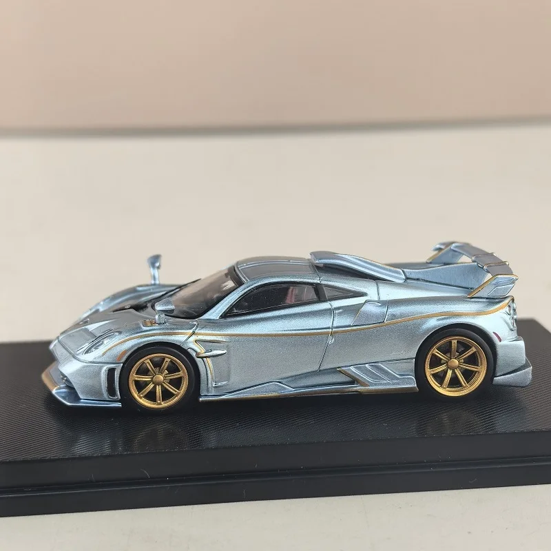 Pagani Imola 1:64 Diecast Model in Silver-Blue 3 Pagani Imola 1:64 Diecast Model in Silver-Blue - Image 3