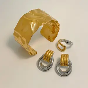 Sa5e110883a4c48a78ed79363e6fe3305Q