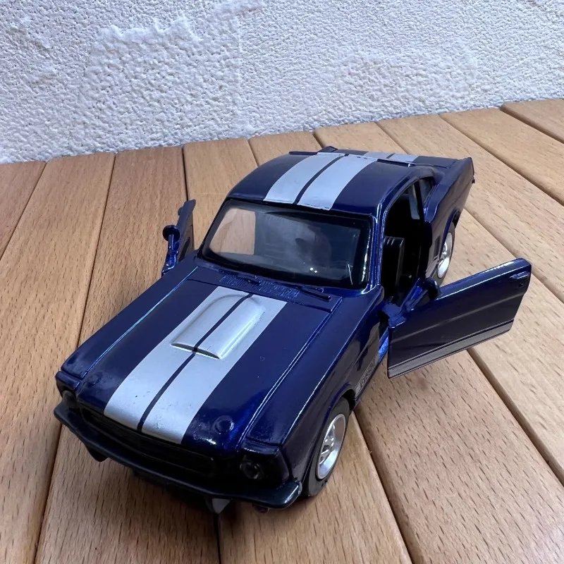 Flawed 1:32 Scale Ford Mustang Shelby GT350 Model 5 Flawed 1:32 Scale Ford Mustang Shelby GT350 Model - Image 5