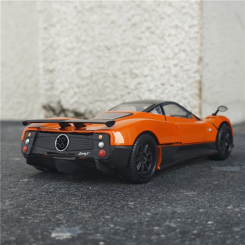 1:24 Scale Sports Car Model in Alloy and Plastic 2 1:24 Scale Sports Car Model in Alloy and Plastic - Image 2