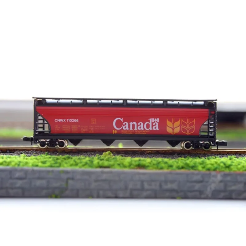 Canadian Freight Train Diecast Model 1:160 Scale 2 Canadian Freight Train Diecast Model 1:160 Scale - Image 2