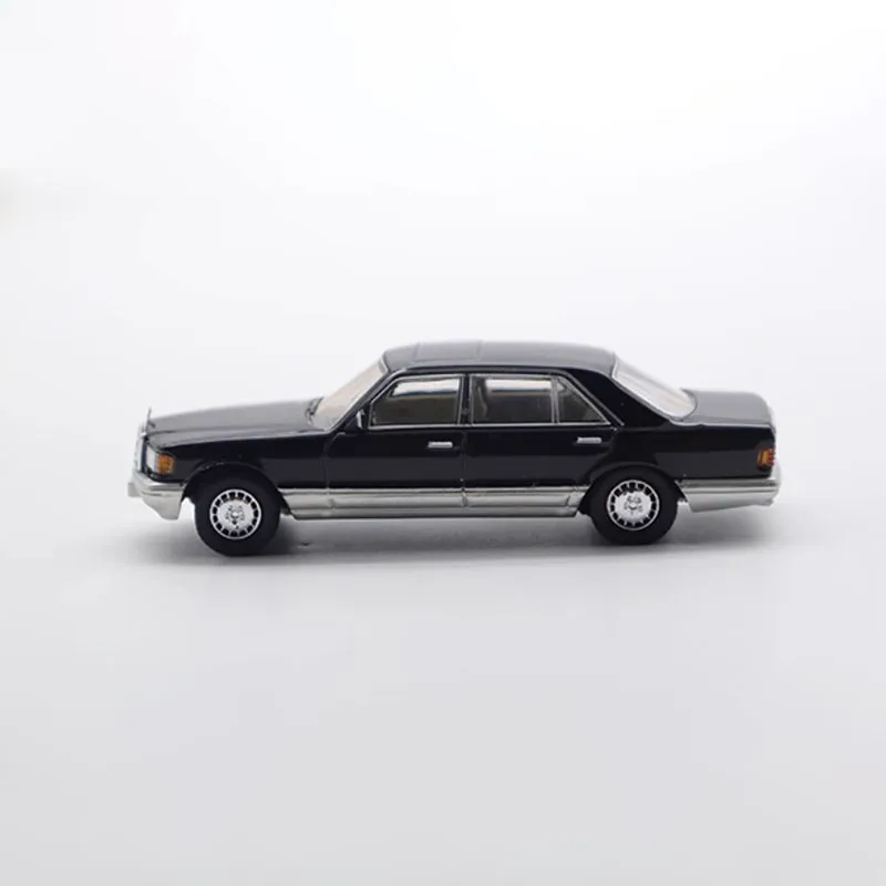 1:64 Mercedes-Benz 560SEL Diecast Model 3 1:64 Mercedes-Benz 560SEL Diecast Model - Image 3