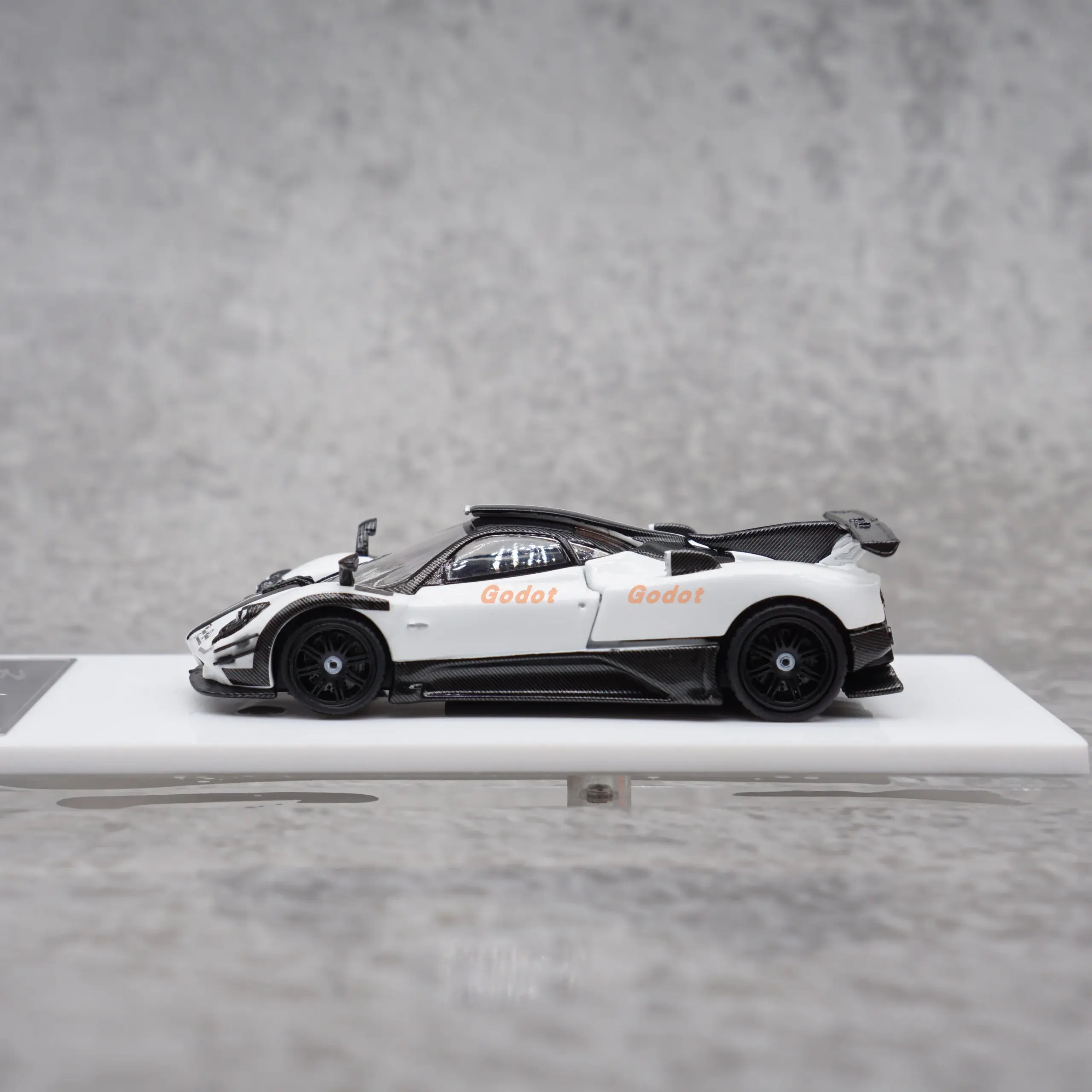 White Pagani Zonda 1:64 Scale Diecast Model 3 White Pagani Zonda 1:64 Scale Diecast Model - Image 3