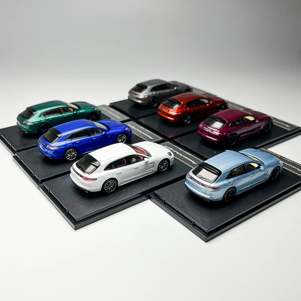 Liberty 1:64 Porsche Panamera Turbo S Model 5 Liberty 1:64 Porsche Panamera Turbo S Model - Image 5