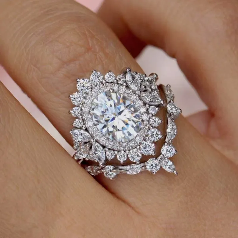 Elegant Women's Silver Geometric Cocktail Ring with Zircon 2 Elegant Women's Silver Geometric Cocktail Ring with Zircon - Image 2