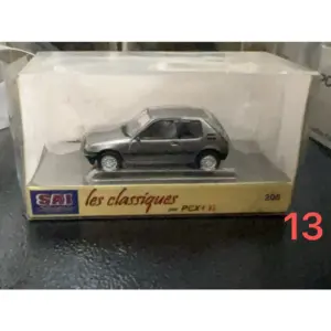 Vibrant Red 1/87 Scale Diecast Car Model 9 Sa858545d9d06497a9344f5485f3f5ac0a