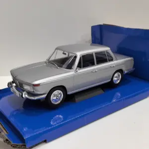 Vintage BMW 2000 TILUX 1:18 Die-Cast Model