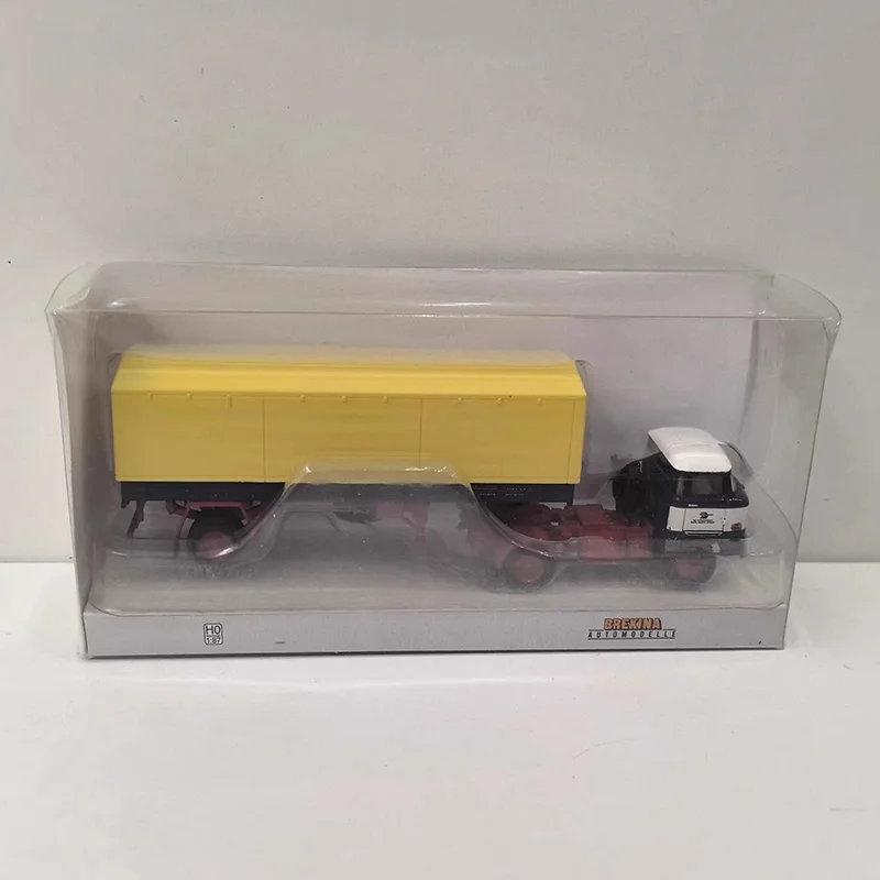 1:87 Scale IFA W50 Truck Diecast Model 5 1:87 Scale IFA W50 Truck Diecast Model - Image 5