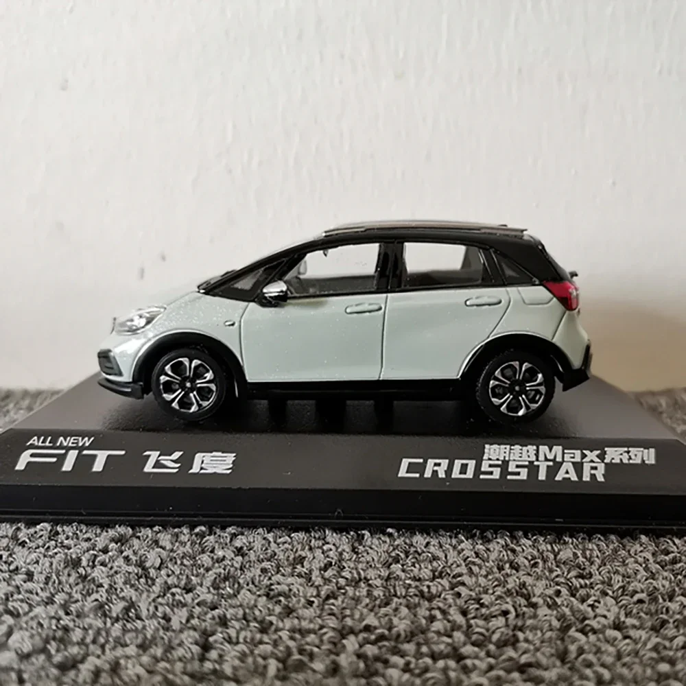 Honda Fit Crosstar 1:40 Scale Die-Cast Model 2 Honda Fit Crosstar 1:40 Scale Die-Cast Model - Image 2