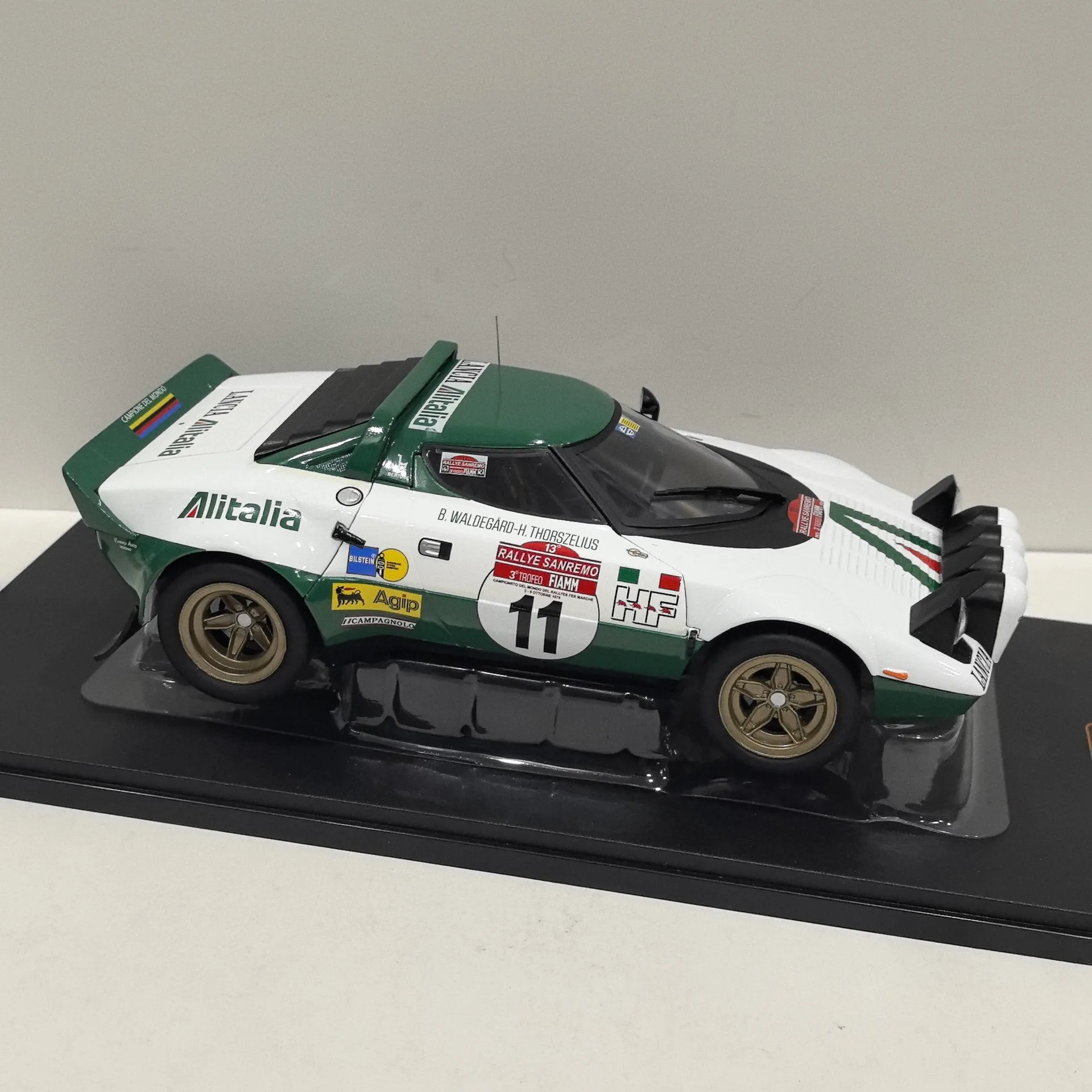 IXO 1:18 LANCIA STRATOS HF #11 Rally Car Model 4 IXO 1:18 LANCIA STRATOS HF #11 Rally Car Model - Image 4