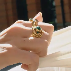 Vintage Gold Tone Stainless Steel Ring with Dark Green Gem 11 Saa631c3033294ea8bfad4babfd6e47f8c