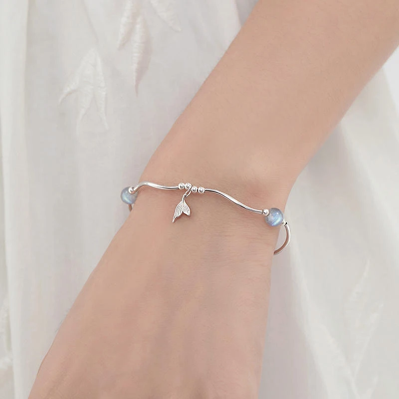 Elegant Fishtail Pearl Bracelet for Women 4 Elegant Fishtail Pearl Bracelet for Women - Image 4