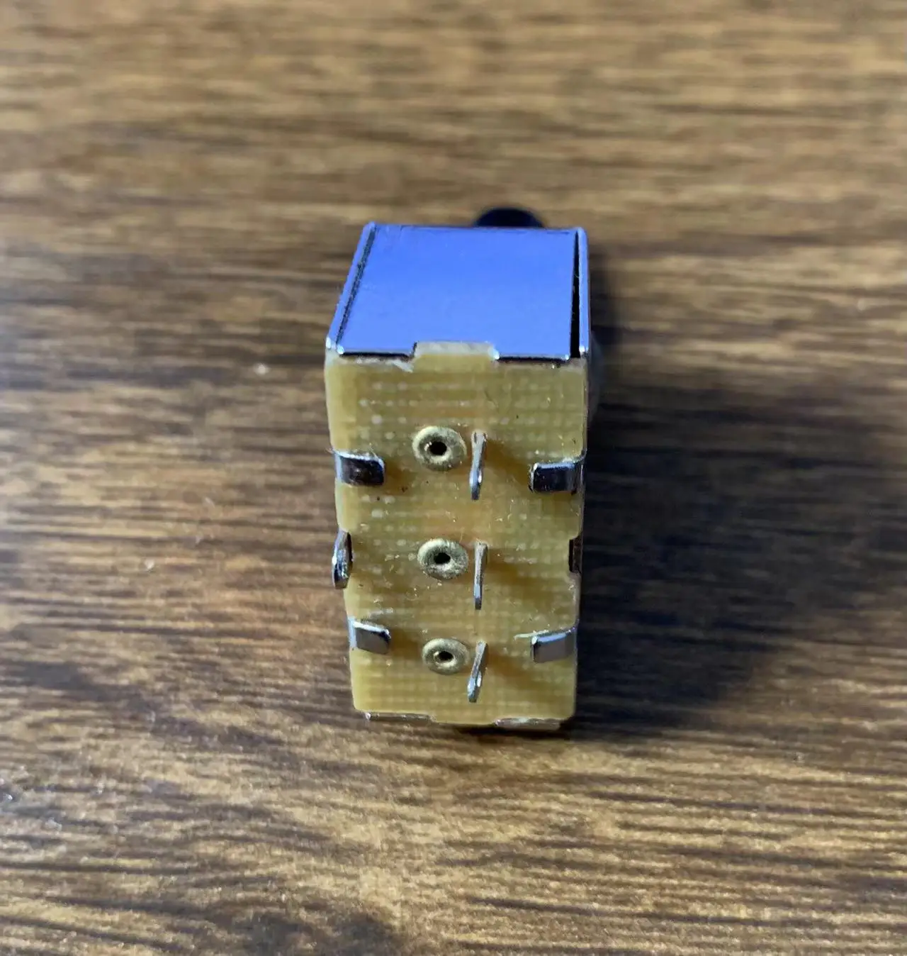 3-Way Electric Guitar Switch with Metal Housing 5 3-Way Electric Guitar Switch with Metal Housing - Image 5