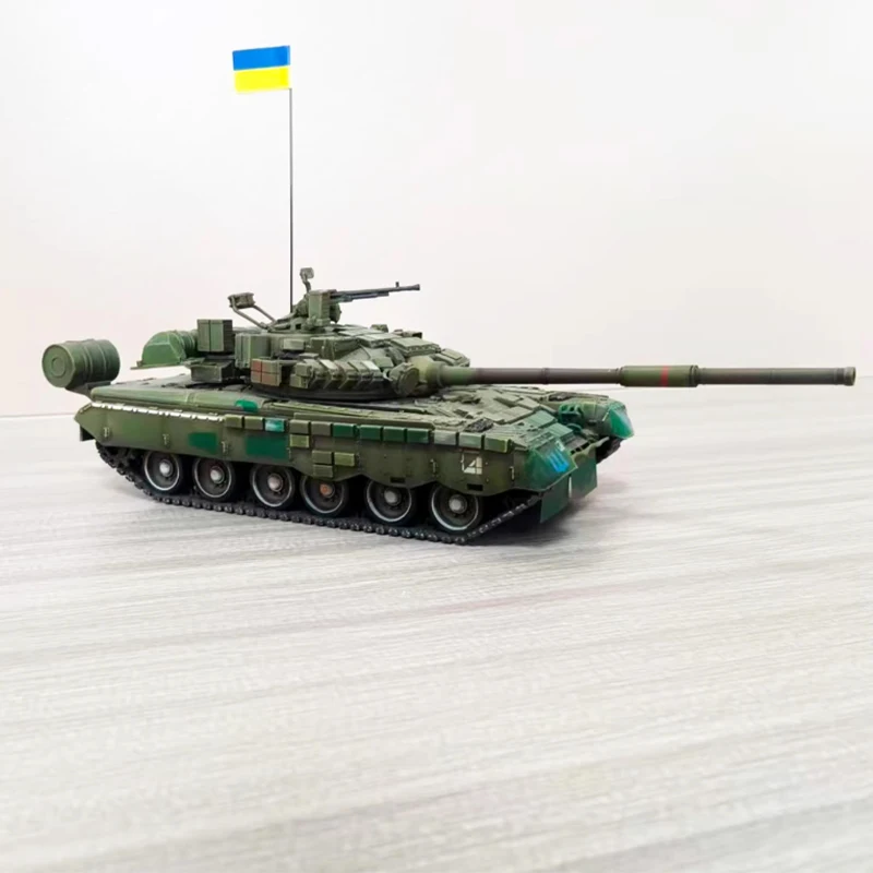 1:72 Scale T80BV Tank Model for Collectors 3 1:72 Scale T80BV Tank Model for Collectors - Image 3