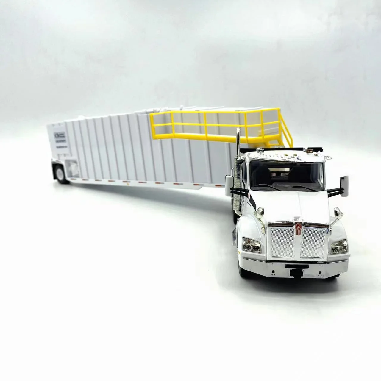 Diecast Scale Model of Kenworth T880 Frac Truck 6 Diecast Scale Model of Kenworth T880 Frac Truck - Image 6