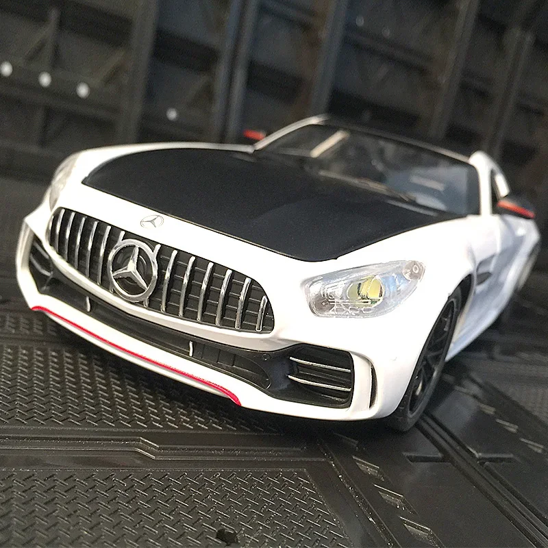 1:24 Scale Mercedes-Benz GTR Alloy Model 2 1:24 Scale Mercedes-Benz GTR Alloy Model - Image 2