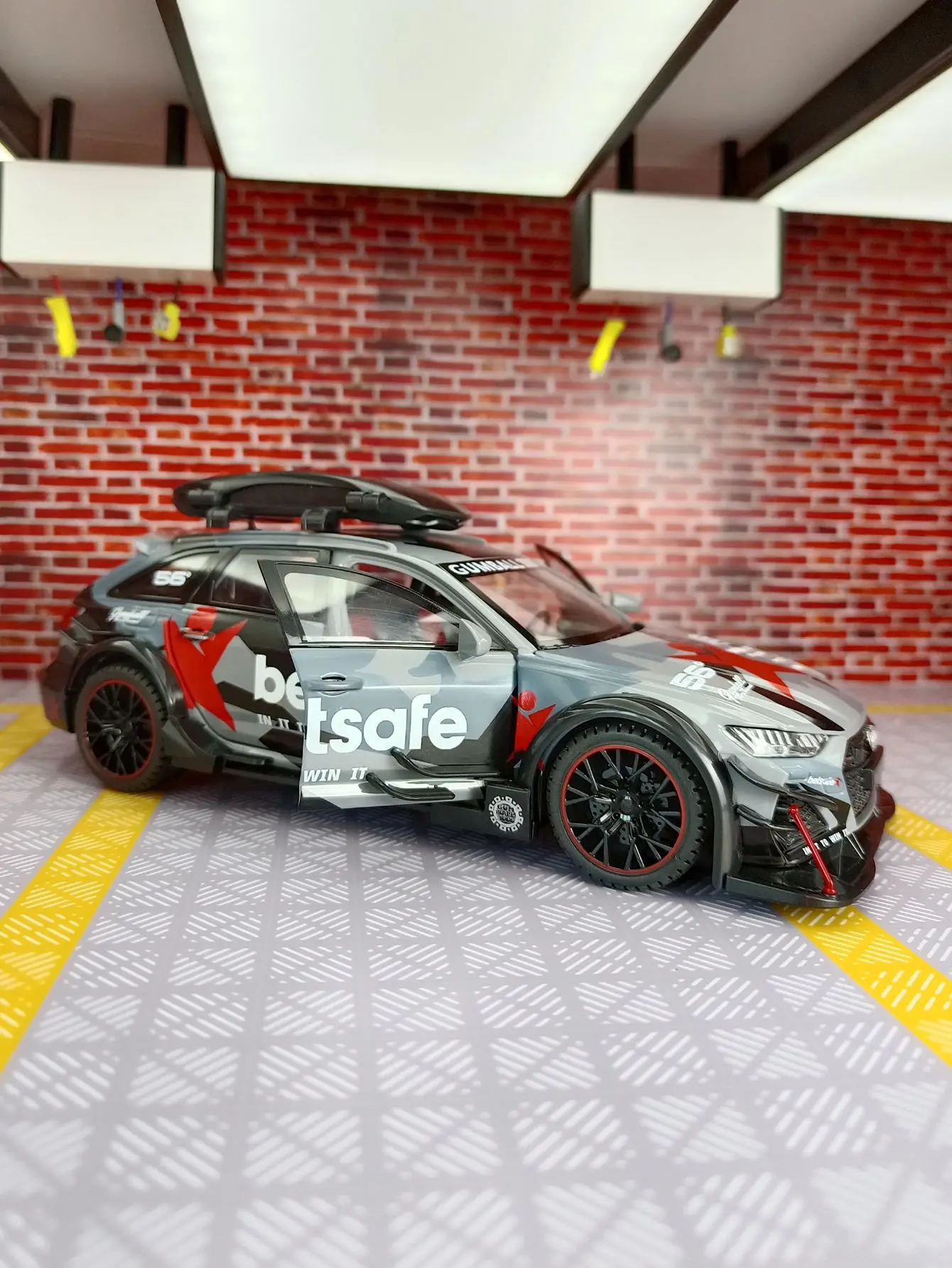 1/24 RS6 Diecast Model Car with Lights 5 1/24 RS6 Diecast Model Car with Lights - Image 5