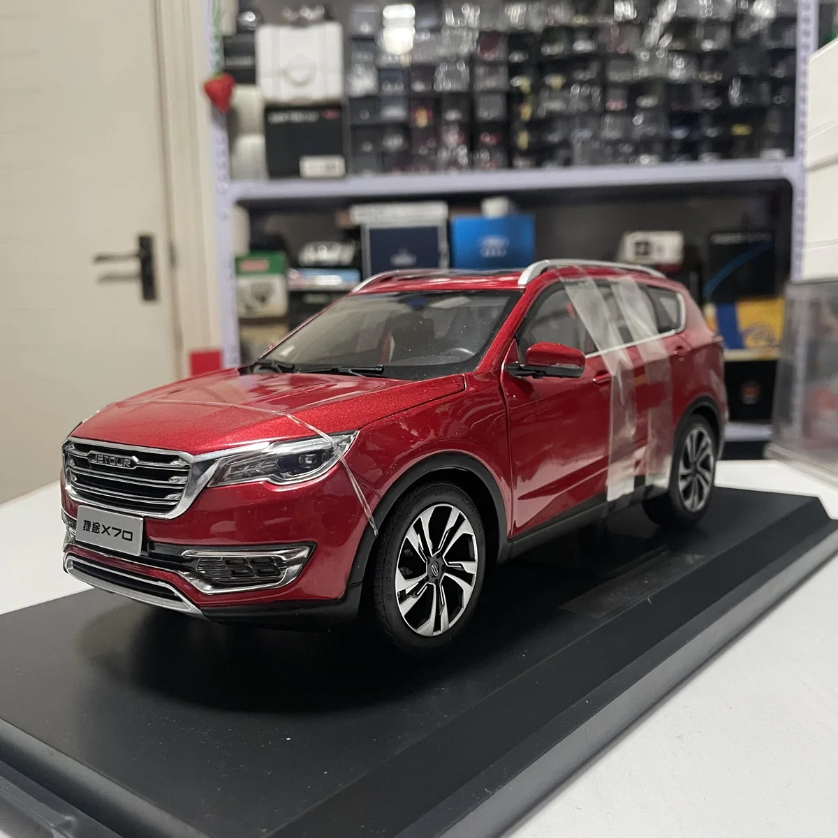 Red 1:18 Chery Jetour X70 SUV Model 2 Red 1:18 Chery Jetour X70 SUV Model - Image 2