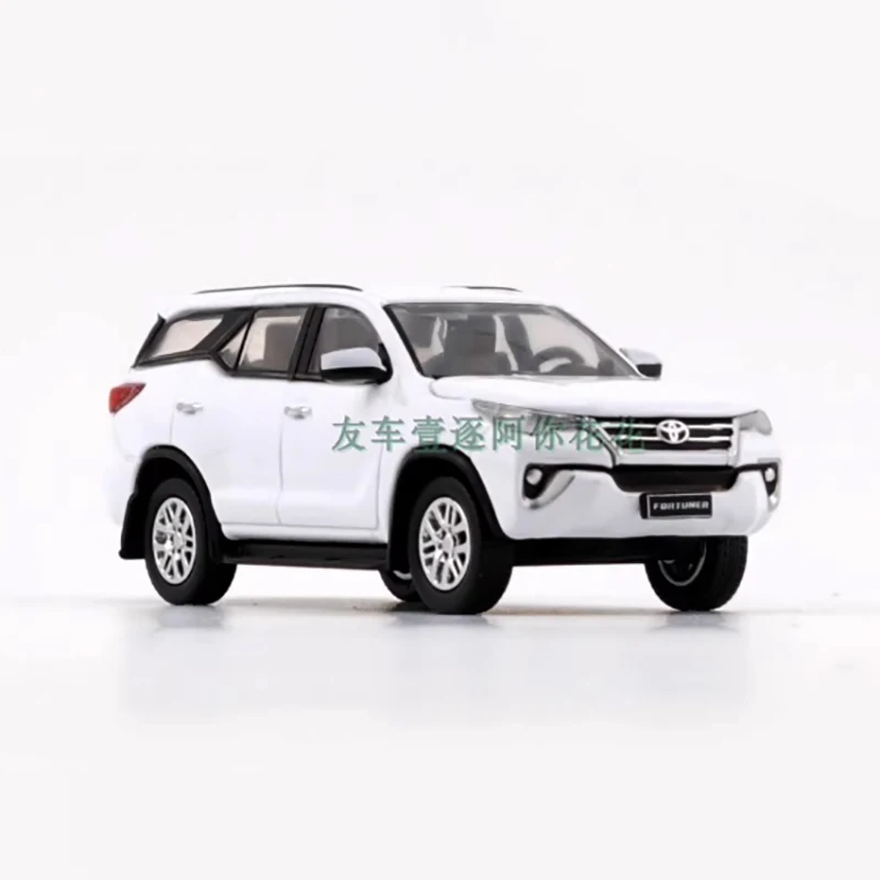 Vibrant Green Toyota Fortuner Diecast Model 5 Vibrant Green Toyota Fortuner Diecast Model - Image 5