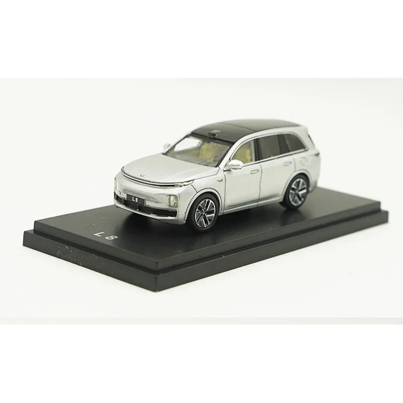 1:64 Scale Diecast SUV Model with Realistic Details 8 1:64 Scale Diecast SUV Model with Realistic Details - Image 8