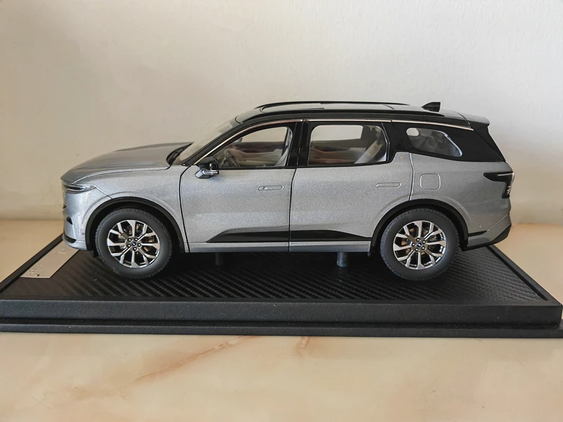 2023 Ford Edge Diecast Model 1:18 Scale 2 2023 Ford Edge Diecast Model 1:18 Scale - Image 2