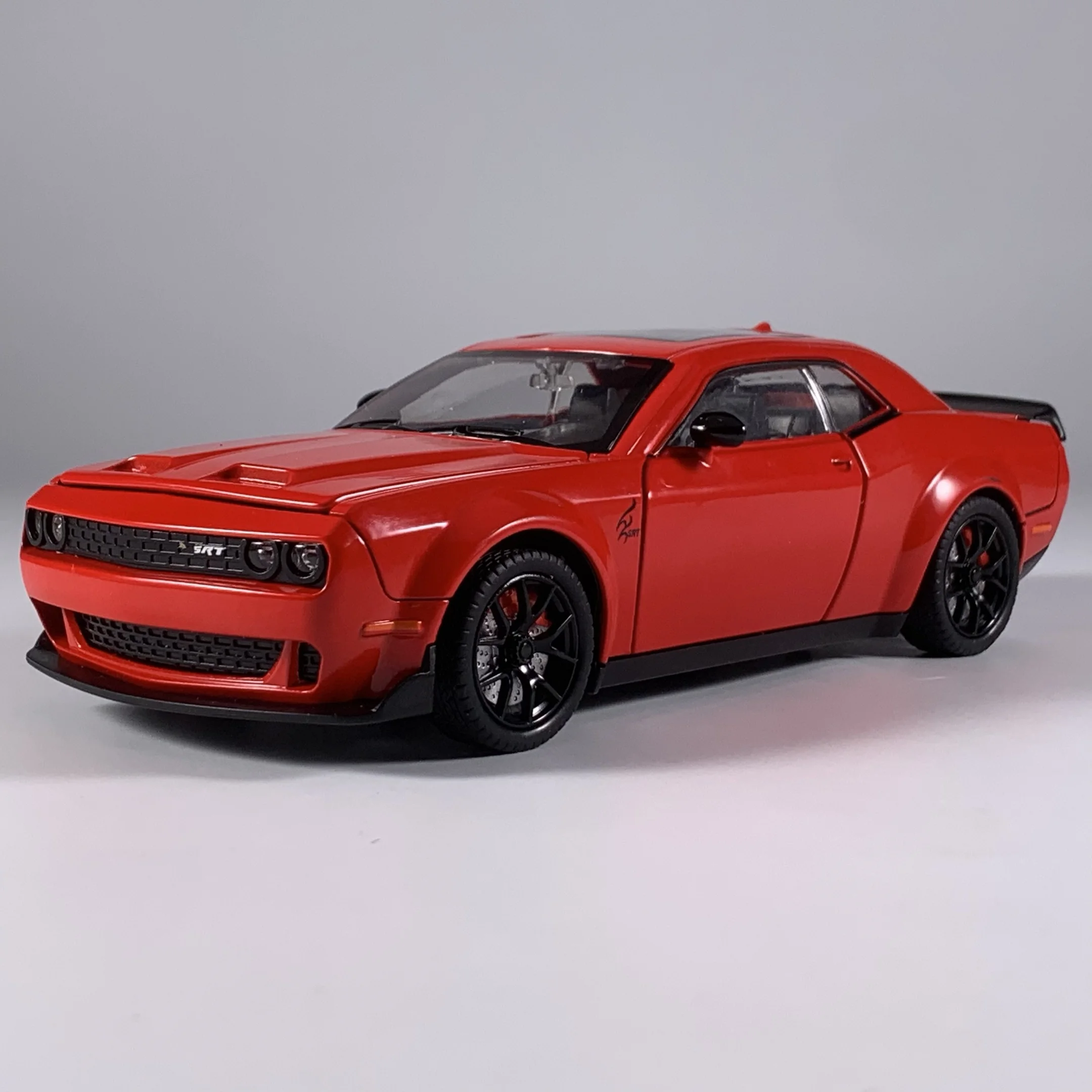 Red Dodge Challenger Hellcat 1:24 Model Car 9 Red Dodge Challenger Hellcat 1:24 Model Car - Image 9