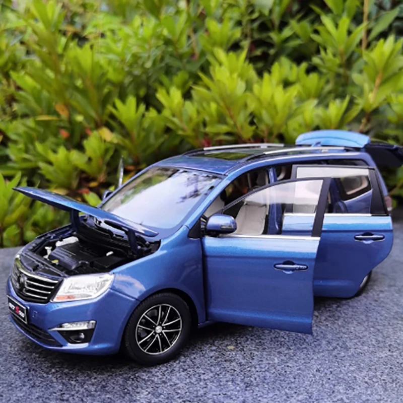 Blue Diecast Dongfeng S500 Model 1/18 Scale 2 Blue Diecast Dongfeng S500 Model 1/18 Scale - Image 2
