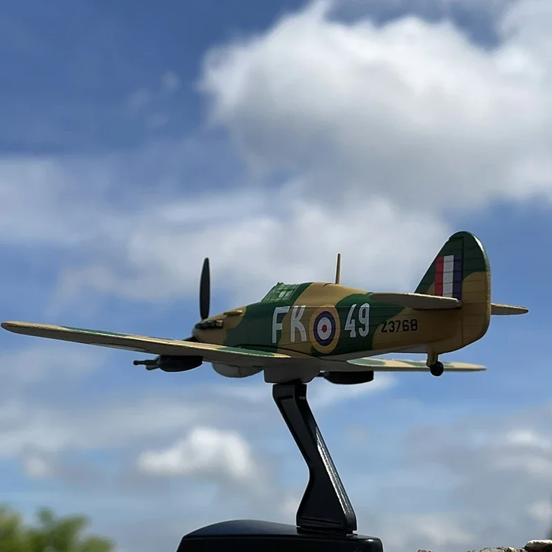WWII Hurricane MK II Diecast Model 1:100 Scale 5 WWII Hurricane MK II Diecast Model 1:100 Scale - Image 5
