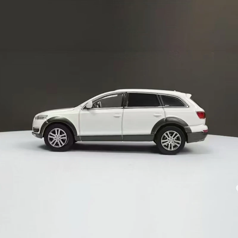 Diecast 2008 Audi Q7 FSI Quattro Model 6 Diecast 2008 Audi Q7 FSI Quattro Model - Image 6