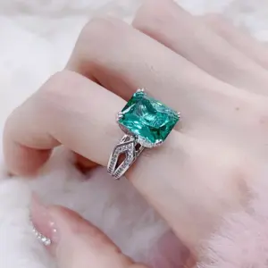 Sb127e7c362e04bbeb7107b8967876489c