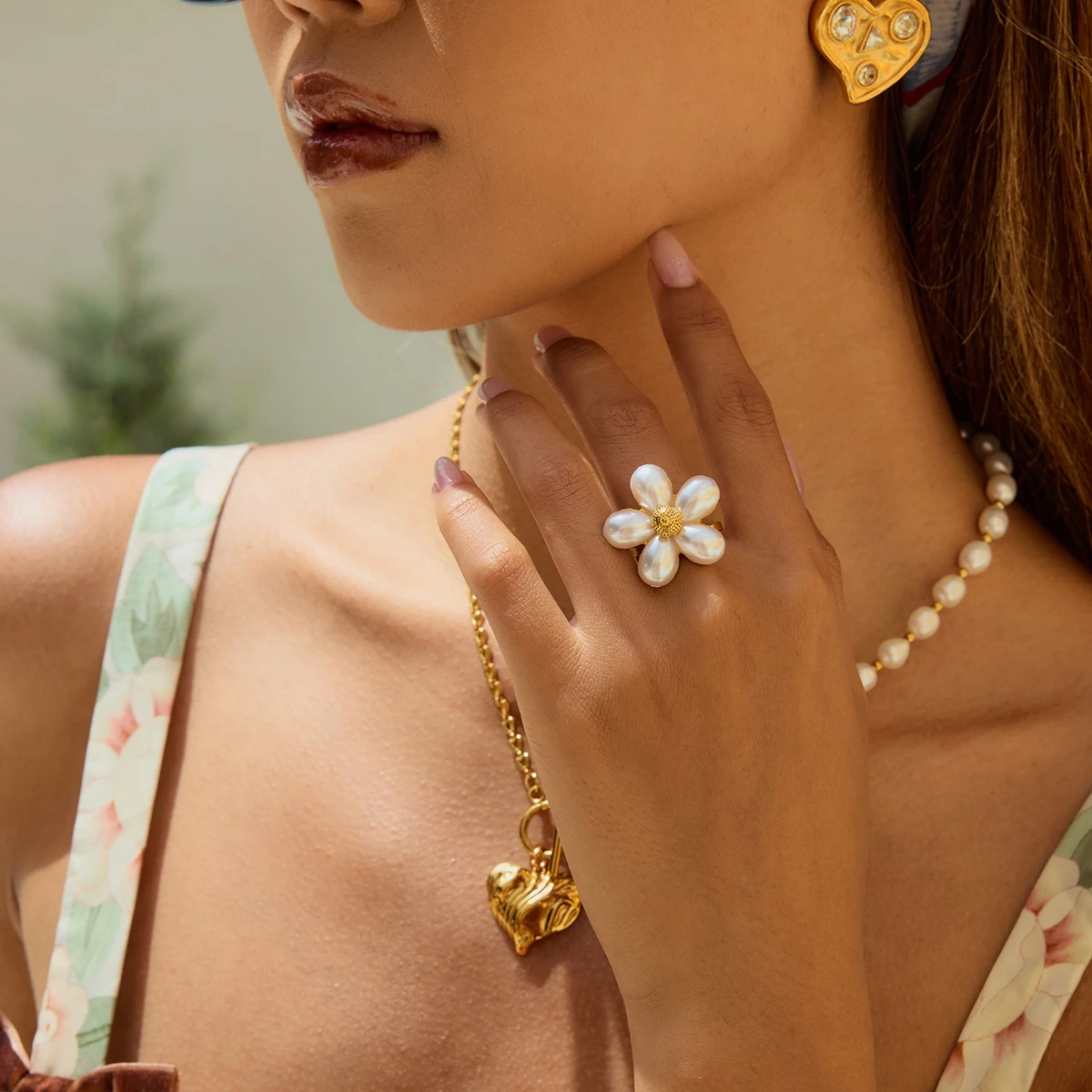 Gold Stainless Steel Flower Pearl Ring Model JDR0103017 3 Gold Stainless Steel Flower Pearl Ring Model JDR0103017 - Image 3