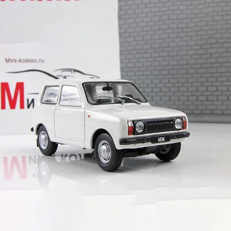 Vintage White IZH-14 Car Model for Display 4 Vintage White IZH-14 Car Model for Display - Image 4