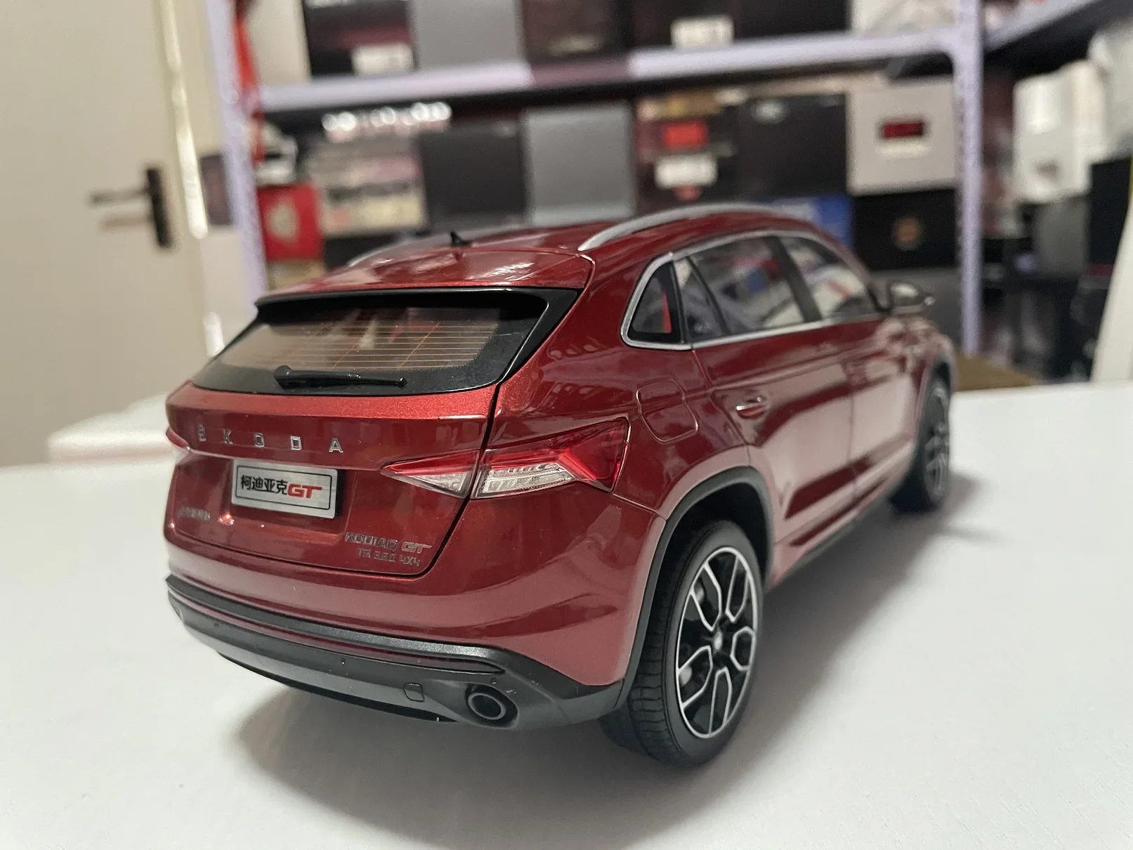 Red Skoda Kodiaq 1:18 Diecast Model Collection 2 Red Skoda Kodiaq 1:18 Diecast Model Collection - Image 2