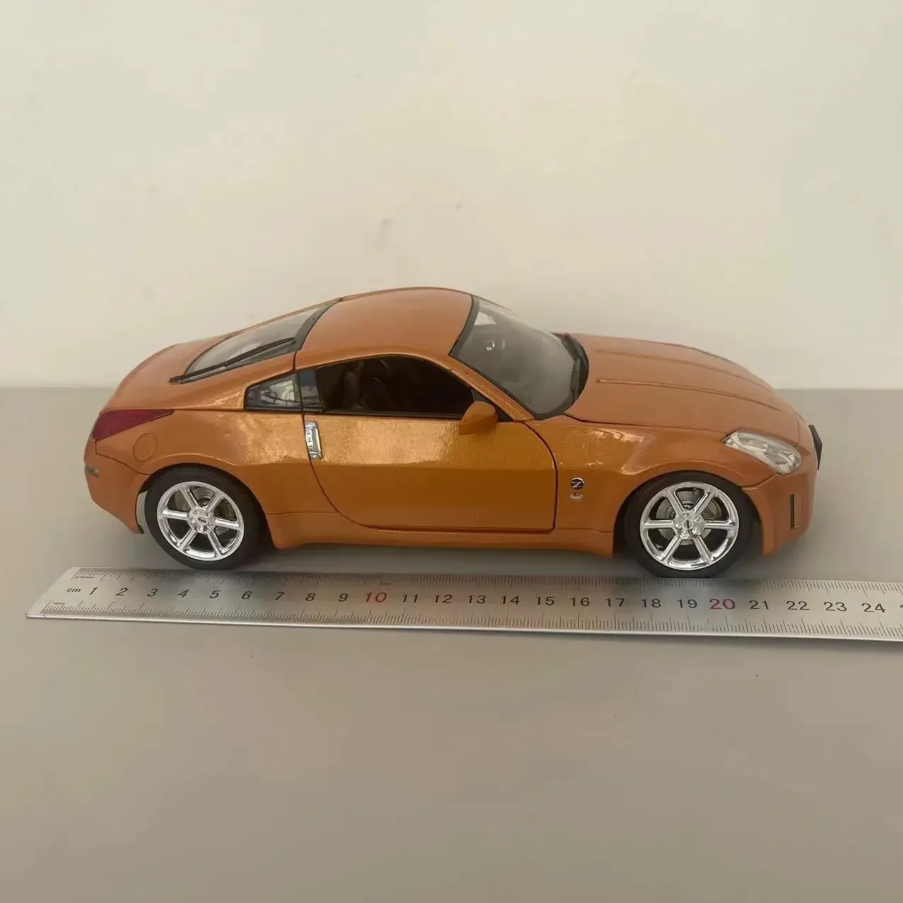 Flawed Nissan Lady Fairlady Z Model 1:18 Scale 4 Flawed Nissan Lady Fairlady Z Model 1:18 Scale - Image 4
